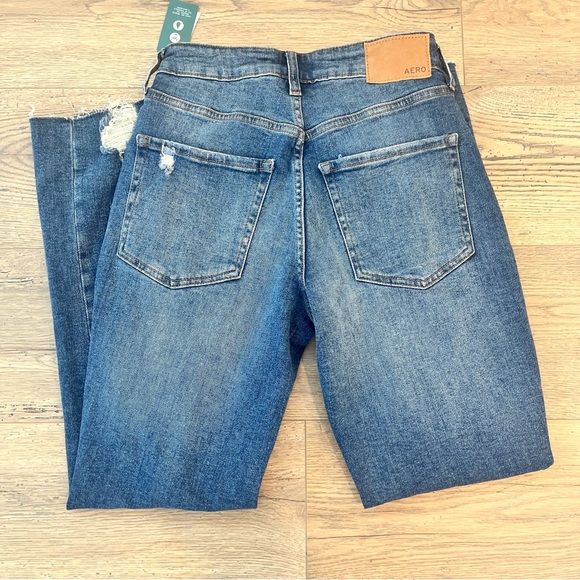 NWT Aero Curvy Mom Jean Sz 2 Distressed New - Picture 3 of 7